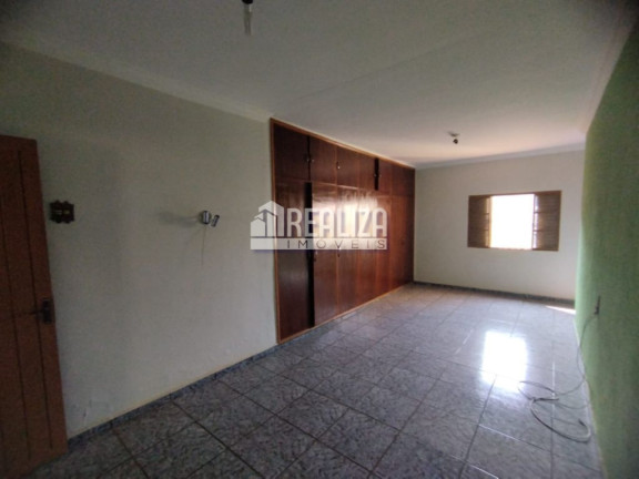 Imagem Casa com 2 Quartos à Venda, 220 m² em Santa Maria - Uberaba Imagem Casa com 2 Quartos à Venda, 220 m² em Santa Maria - Uberaba