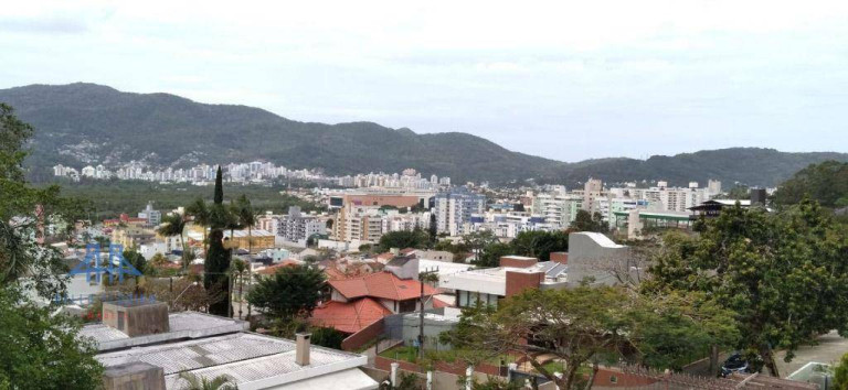 Imagem Casa com 4 Quartos à Venda, 280 m² em Trindade - Florianópolis Imagem Casa com 4 Quartos à Venda, 280 m² em Trindade - Florianópolis