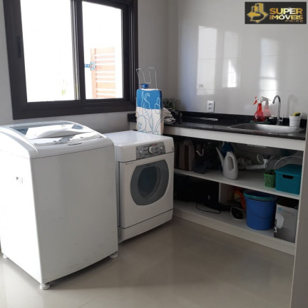 Imagem Casa com 3 Quartos à Venda, 420 m² em Laranjal - Pelotas Imagem Casa com 3 Quartos à Venda, 420 m² em Laranjal - Pelotas
