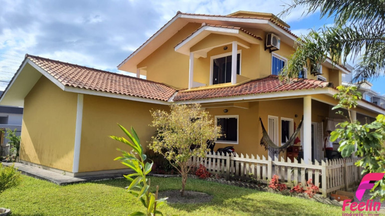 Imagem Casa com 3 Quartos à Venda, 228 m² em Ribeirão Da Ilha - Florianópolis Imagem Casa com 3 Quartos à Venda, 228 m² em Ribeirão Da Ilha - Florianópolis