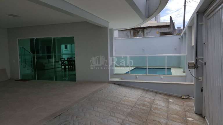Imagem Sobrado com 3 Quartos à Venda, 300 m² em Nações - Balneário Camboriú