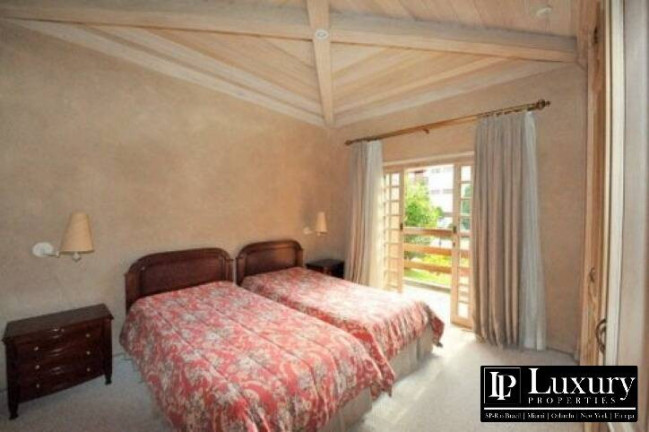 Imagem Casa com 6 Quartos à Venda, 400 m² em Capivari - Campos Do Jordão Imagem Casa com 6 Quartos à Venda, 400 m² em Capivari - Campos Do Jordão