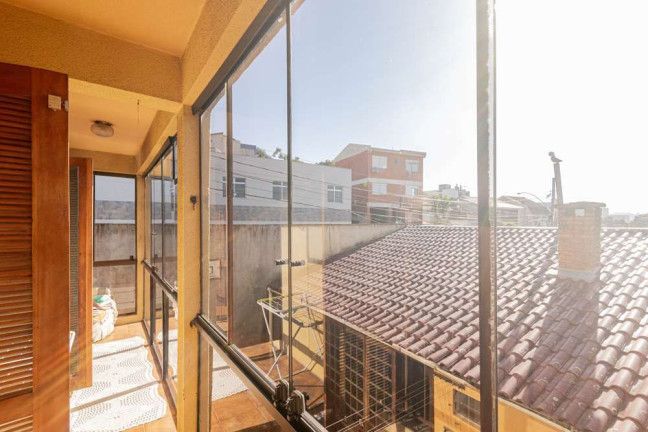 Imagem Casa com 3 Quartos à Venda,  em Medianeira - Porto Alegre