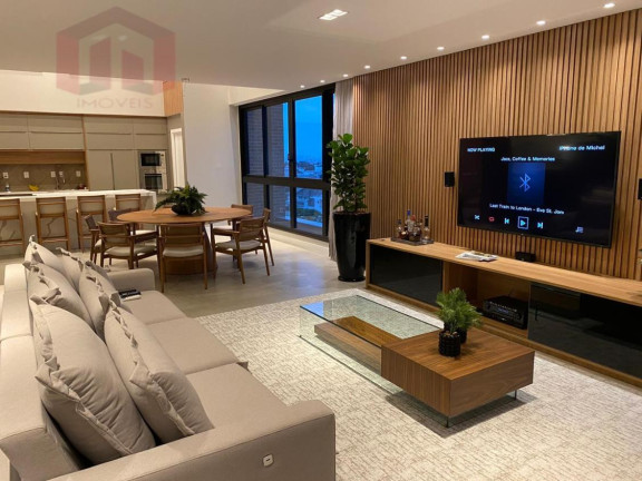 Imagem Imóvel com 3 Quartos à Venda, 234 m²