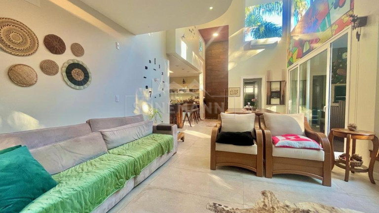 Imagem Casa com 3 Quartos à Venda, 230 m² em Itacorubi - Florianópolis Imagem Casa com 3 Quartos à Venda, 230 m² em Itacorubi - Florianópolis