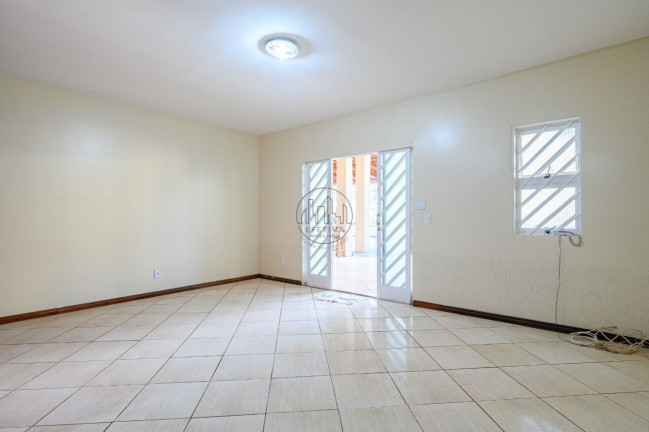 Imagem Casa com 6 Quartos à Venda, 1.000 m² em Guará I - Brasília Imagem Casa com 6 Quartos à Venda, 1.000 m² em Guará I - Brasília