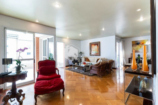 Apartamento com 3 Quartos à Venda, 195 m² em Moema - São Paulo