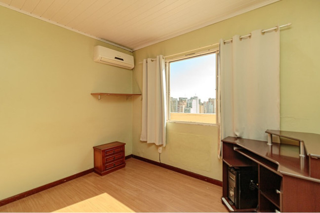 Imagem Imóvel com 2 Quartos à Venda, 110 m² em Independência - Porto Alegre Imagem Imóvel com 2 Quartos à Venda, 110 m² em Independência - Porto Alegre