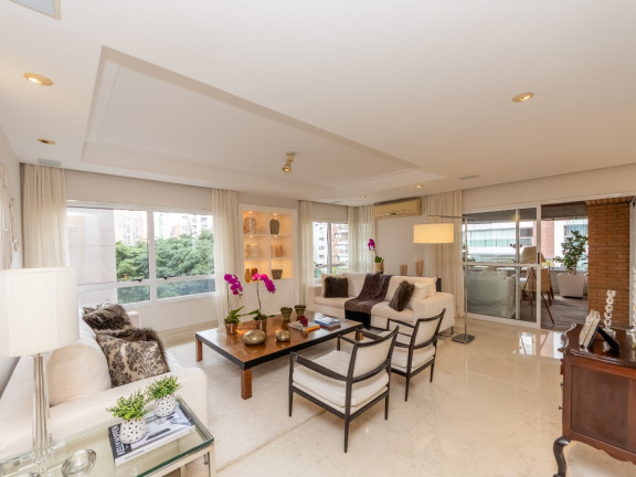 Apartamento com 3 Quartos à Venda, 243 m² em Moema - São Paulo