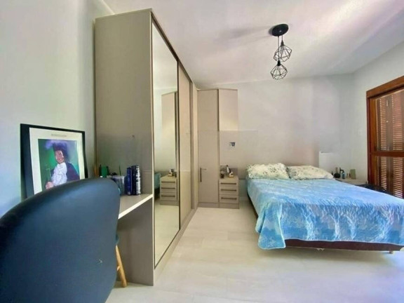Imagem Casa com 4 Quartos à Venda, 233 m² em Menino Deus - Porto Alegre Imagem Casa com 4 Quartos à Venda, 233 m² em Menino Deus - Porto Alegre