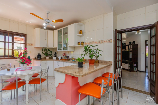 Imagem Casa com 4 Quartos à Venda, 210 m² em Niterói - Canoas Imagem Casa com 4 Quartos à Venda, 210 m² em Niterói - Canoas