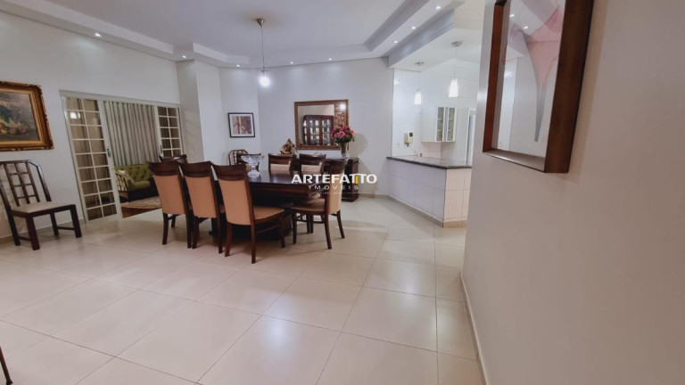 Imagem Casa com 3 Quartos à Venda, 600 m² Imagem Casa com 3 Quartos à Venda, 600 m²