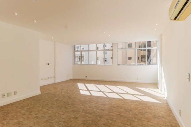 Imagem Apartamento com 2 Quartos à Venda,  em Copacabana - Rio De Janeiro