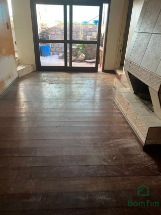 Imagem Casa com 4 Quartos à Venda, 150 m² em Jardim Do Salso - Porto Alegre Imagem Casa com 4 Quartos à Venda, 150 m² em Jardim Do Salso - Porto Alegre