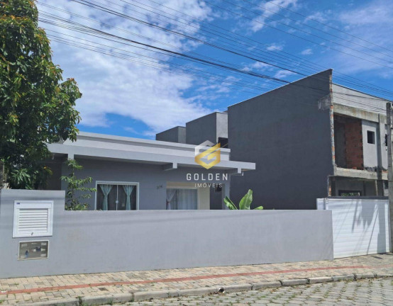 Imagem Casa com 3 Quartos à Venda, 150 m² em Centro - Bombinhas Imagem Casa com 3 Quartos à Venda, 150 m² em Centro - Bombinhas