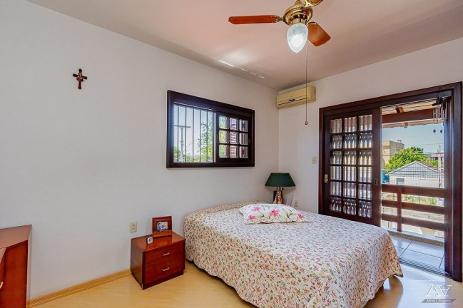 Imagem Casa com 4 Quartos à Venda, 210 m² em Niterói - Canoas Imagem Casa com 4 Quartos à Venda, 210 m² em Niterói - Canoas