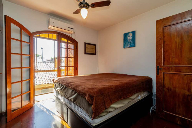 Imagem Casa com 3 Quartos à Venda,  em Medianeira - Porto Alegre