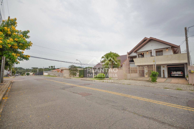Imagem Casa com 4 Quartos à Venda, em Pinheirinho - Curitiba Imagem Casa com 4 Quartos à Venda, em Pinheirinho - Curitiba