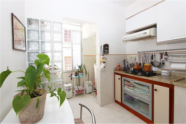 Imagem Imóvel com 2 Quartos à Venda, em Petrópolis - Porto Alegre Imagem Imóvel com 2 Quartos à Venda, em Petrópolis - Porto Alegre