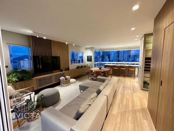 Imagem Cobertura com 4 Quartos à Venda, 240 m² em Centro - Balneário Camboriú Imagem Cobertura com 4 Quartos à Venda, 240 m² em Centro - Balneário Camboriú