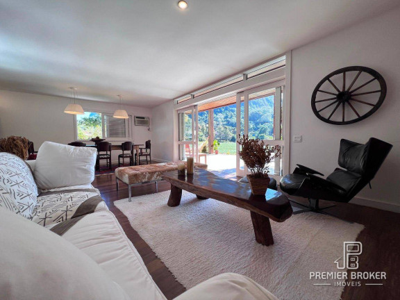Imagem Casa com 4 Quartos à Venda, 371 m² em Comary - Teresópolis