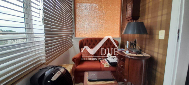 Imagem Casa com 4 Quartos à Venda, 516 m² em Marapé - Santos