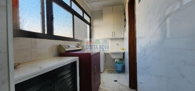 Imagem Casa com 6 Quartos à Venda, 279 m²