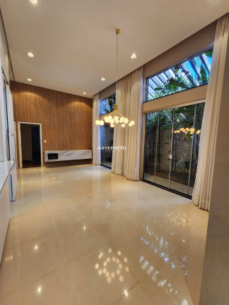 Imagem Casa com 3 Quartos à Venda, 267 m² Imagem Casa com 3 Quartos à Venda, 267 m²