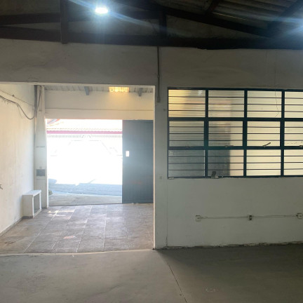 Galpão à Venda ou Locação, 180 m² em Jardim São Guilherme - Sorocaba