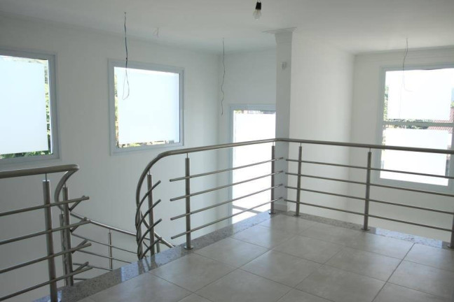 Imagem Casa com 4 Quartos à Venda, em Mongaguá Imagem Casa com 4 Quartos à Venda, em Mongaguá