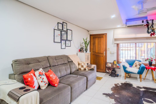 Imagem Casa com 2 Quartos à Venda, 127 m² em Vila Nova - Porto Alegre Imagem Casa com 2 Quartos à Venda, 127 m² em Vila Nova - Porto Alegre