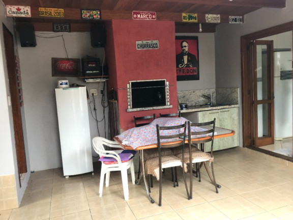 Imagem Casa com 3 Quartos à Venda, 204 m² em Jardim Sabará - Porto Alegre Imagem Casa com 3 Quartos à Venda, 204 m² em Jardim Sabará - Porto Alegre