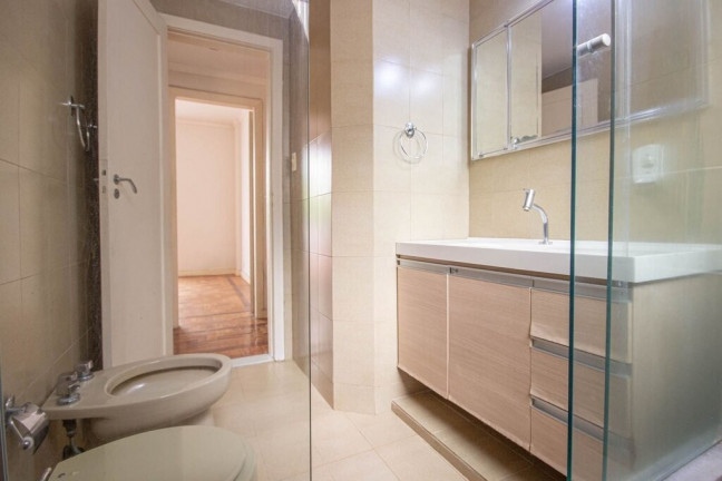 Imagem Imóvel com 2 Quartos à Venda, 124 m² em Copacabana - Rio De Janeiro Imagem Imóvel com 2 Quartos à Venda, 124 m² em Copacabana - Rio De Janeiro