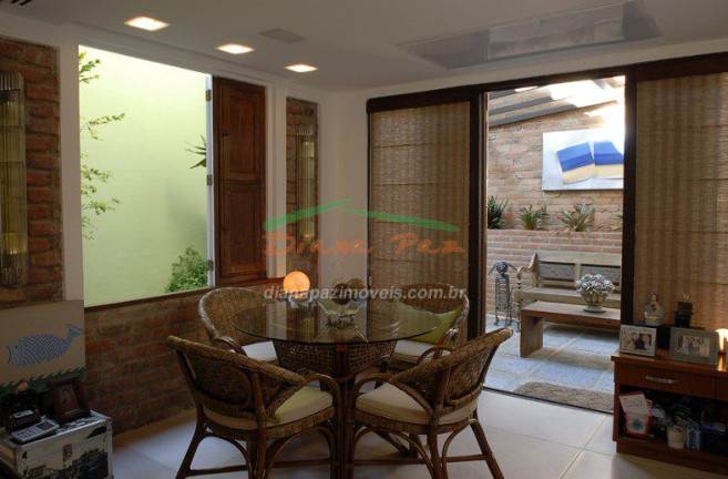 Casa com 9 Quartos à Venda, 454 m² em Ferradura - Búzios