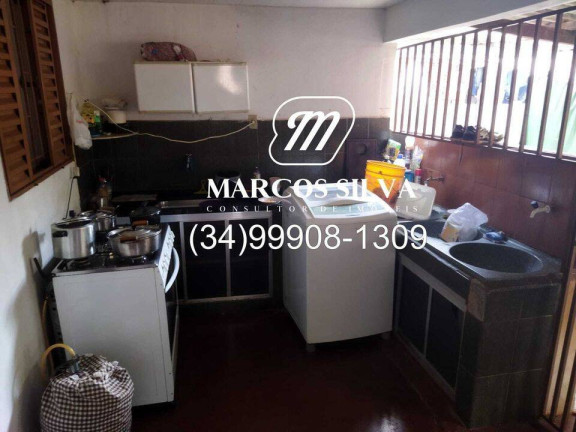 Imagem Casa com 3 Quartos à Venda, 300 m² em Segismundo Pereira - Uberlândia