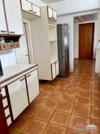 Imagem Casa com 5 Quartos à Venda, 300 m² em Centro - Jacareí Imagem Casa com 5 Quartos à Venda, 300 m² em Centro - Jacareí