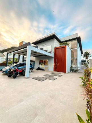 Sobrado com 4 Quartos à Venda, 340 m² em Massaguaçu - Caraguatatuba