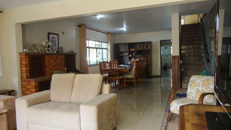 Imagem Casa com 4 Quartos à Venda, 350 m² em Várzea - Teresópolis Imagem Casa com 4 Quartos à Venda, 350 m² em Várzea - Teresópolis