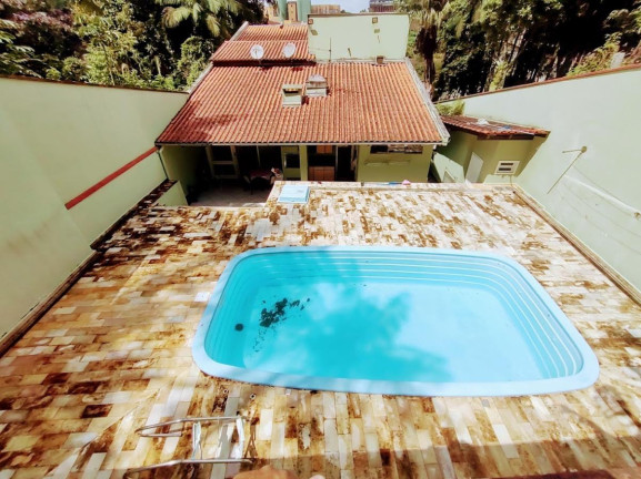 Imagem Casa com 3 Quartos à Venda, 312 m² em América - Joinville