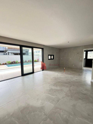 Imagem Sobrado com 4 Quartos à Venda, 265 m² em Santa Regina - Camboriú Imagem Sobrado com 4 Quartos à Venda, 265 m² em Santa Regina - Camboriú