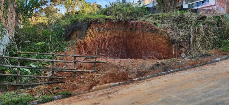 Imagem Terreno à Venda, 131 m² em Jardim Columbia - Mauá