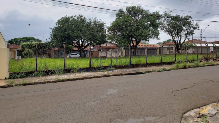 Imagem Terreno à Venda, 253 m² em Vila Pinheiro - Pirassununga Imagem Terreno à Venda, 253 m² em Vila Pinheiro - Pirassununga