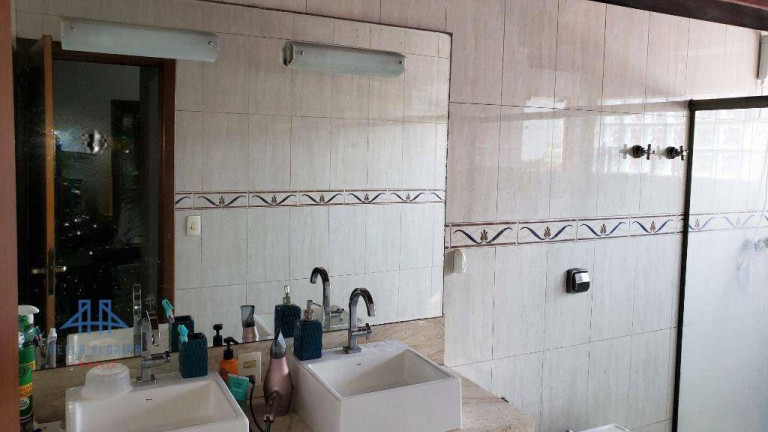 Imagem Casa com 3 Quartos à Venda, 243 m² em Córrego Grande - Florianópolis