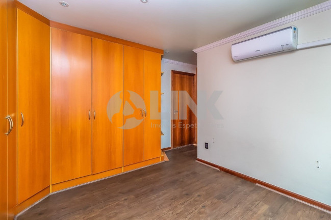 Imagem Imóvel com 2 Quartos à Venda, 81 m² em Passo Da Areia - Porto Alegre Imagem Imóvel com 2 Quartos à Venda, 81 m² em Passo Da Areia - Porto Alegre