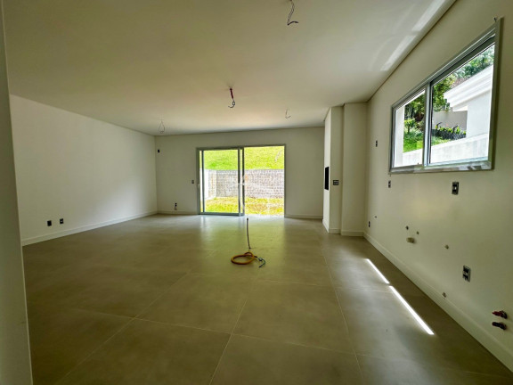Imagem Sobrado com 4 Quartos à Venda, 327 m² em América - Joinville