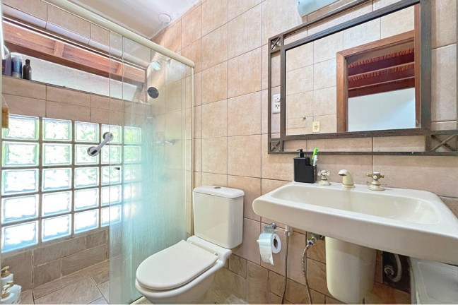 Imagem Casa com 4 Quartos à Venda, 220 m² em Ipanema - Porto Alegre Imagem Casa com 4 Quartos à Venda, 220 m² em Ipanema - Porto Alegre