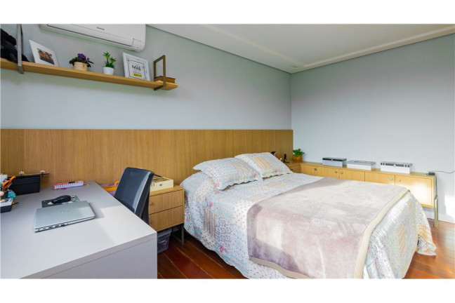 Imagem Imóvel com 4 Quartos à Venda, em Menino Deus - Porto Alegre Imagem Imóvel com 4 Quartos à Venda, em Menino Deus - Porto Alegre