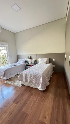 Imagem Casa com 3 Quartos à Venda, 1.600 m² Imagem Casa com 3 Quartos à Venda, 1.600 m²