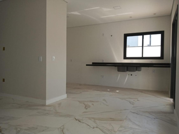 Imagem Imóvel com 3 Quartos à Venda, 210 m² Imagem Imóvel com 3 Quartos à Venda, 210 m²