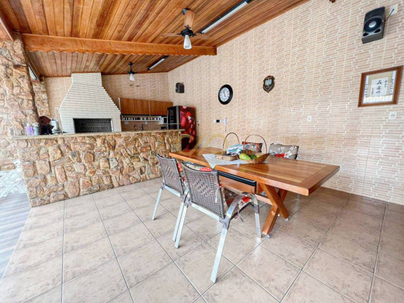 Imagem Casa com 5 Quartos à Venda, 720 m² em Canto Do Forte - Praia Grande Imagem Casa com 5 Quartos à Venda, 720 m² em Canto Do Forte - Praia Grande